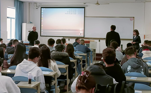 1681091072575937.png 綿陽(yáng)機(jī)場(chǎng)“獵才行動(dòng)”:走進(jìn)高校 職等你來(lái).png