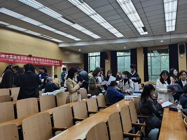 1681096388200915.png 綿陽(yáng)機(jī)場(chǎng)“獵才行動(dòng)”:走進(jìn)高校 職等你來(lái)2.png